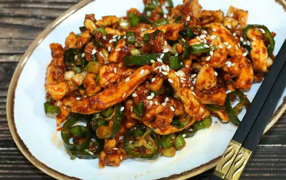 Новый рецепт: Острый корейский салат из сушеной редьки — Eda.Video