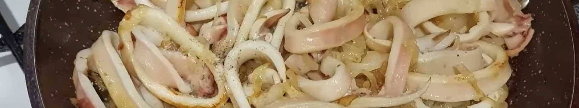 Жареные кольца кальмара с луком — Eda.Video