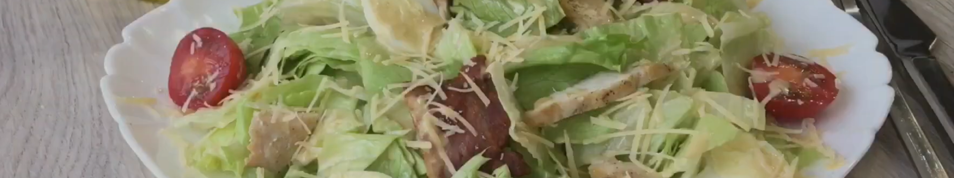 Классический салат Цезарь с курицей — Eda.Video