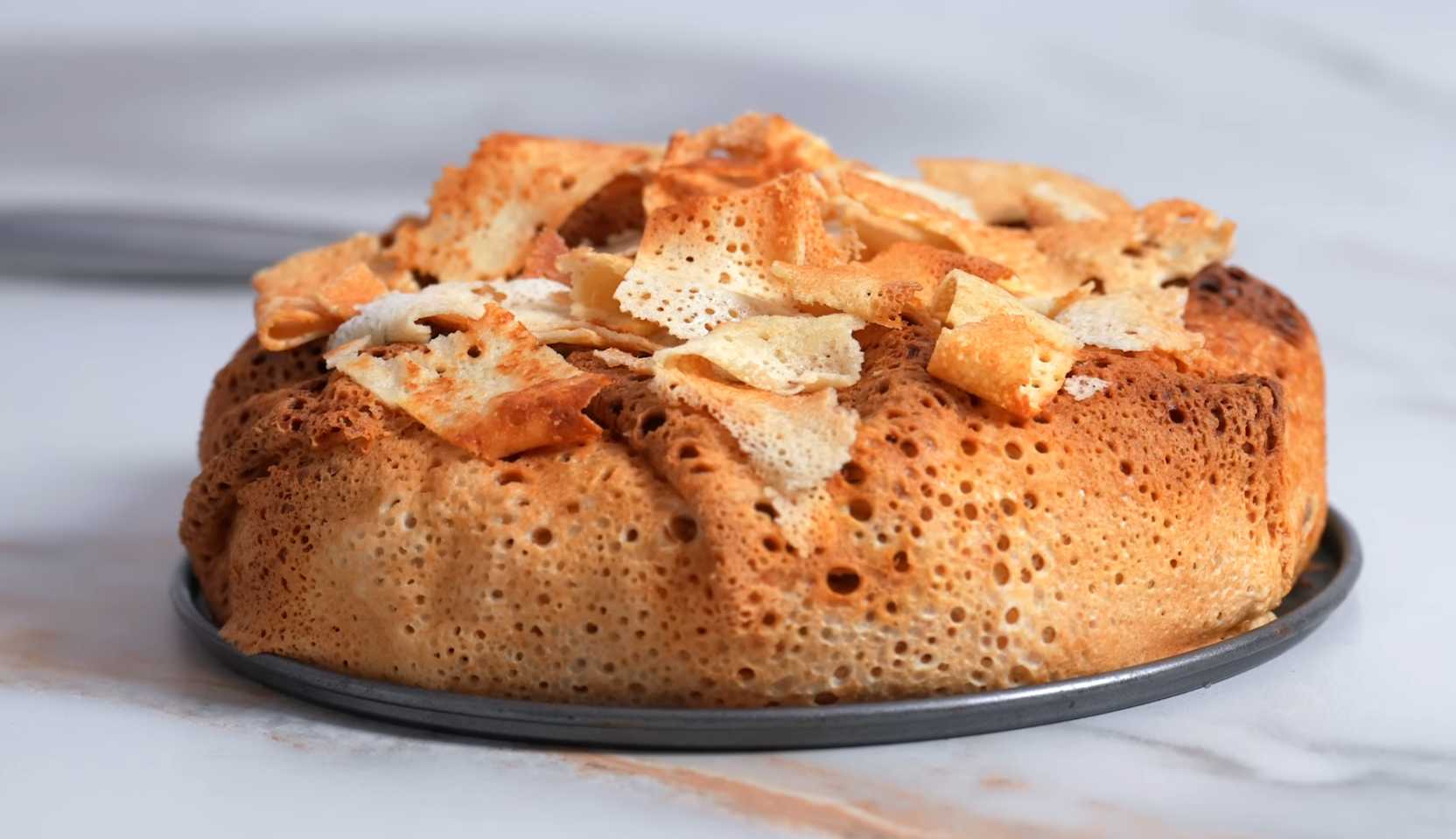 Изображение блюда: Курник из блинов с курицей и грибами — Eda.Video