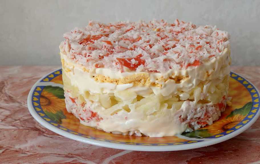 Рецепт: Крабовый салат с яблоком
