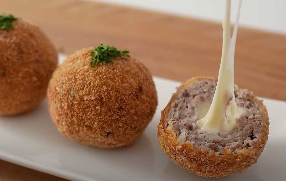 Рецепт: Мясные колобки с сыром