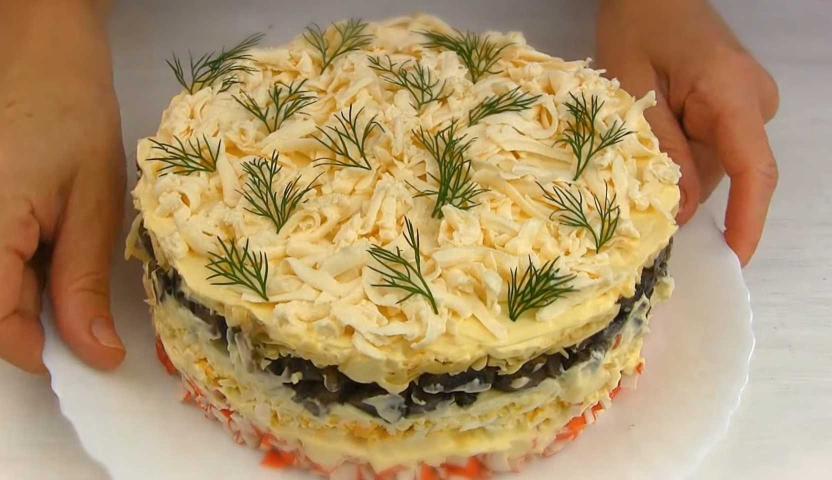 Изображение блюда: Крабовый салат с грибами — Eda.Video