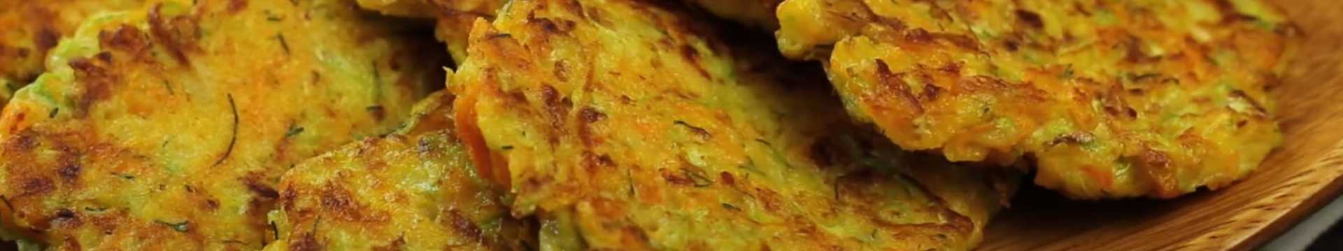 Оладьи из кабачков и моркови на сковороде — Eda.Video