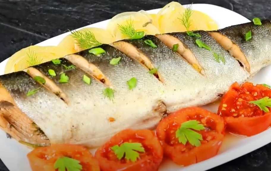 Рецепт: Горбуша, запеченная в духовке