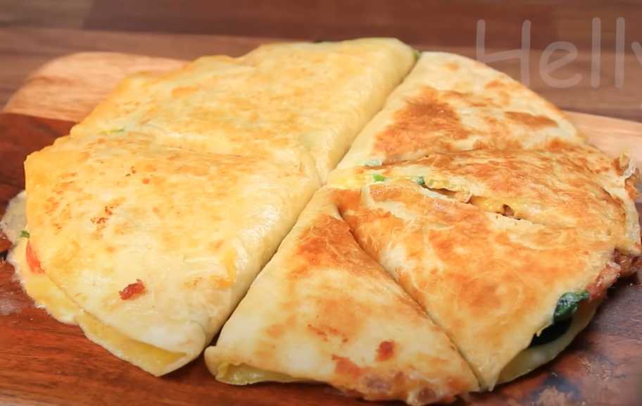 Рецепт: Яичная кесадилья с двумя начинками