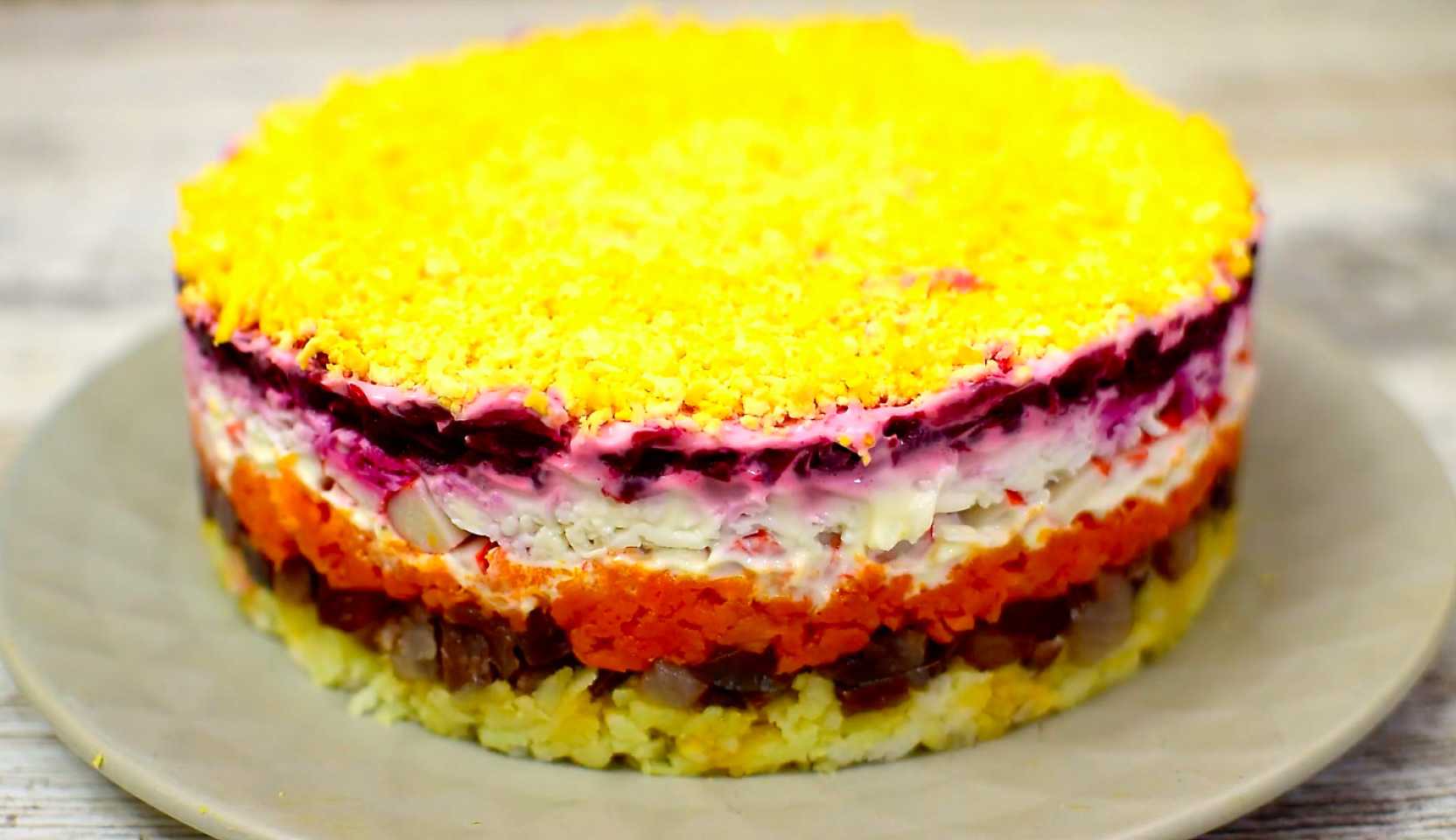 Изображение блюда: Салат под шубой с крабовыми палочками — Eda.Video