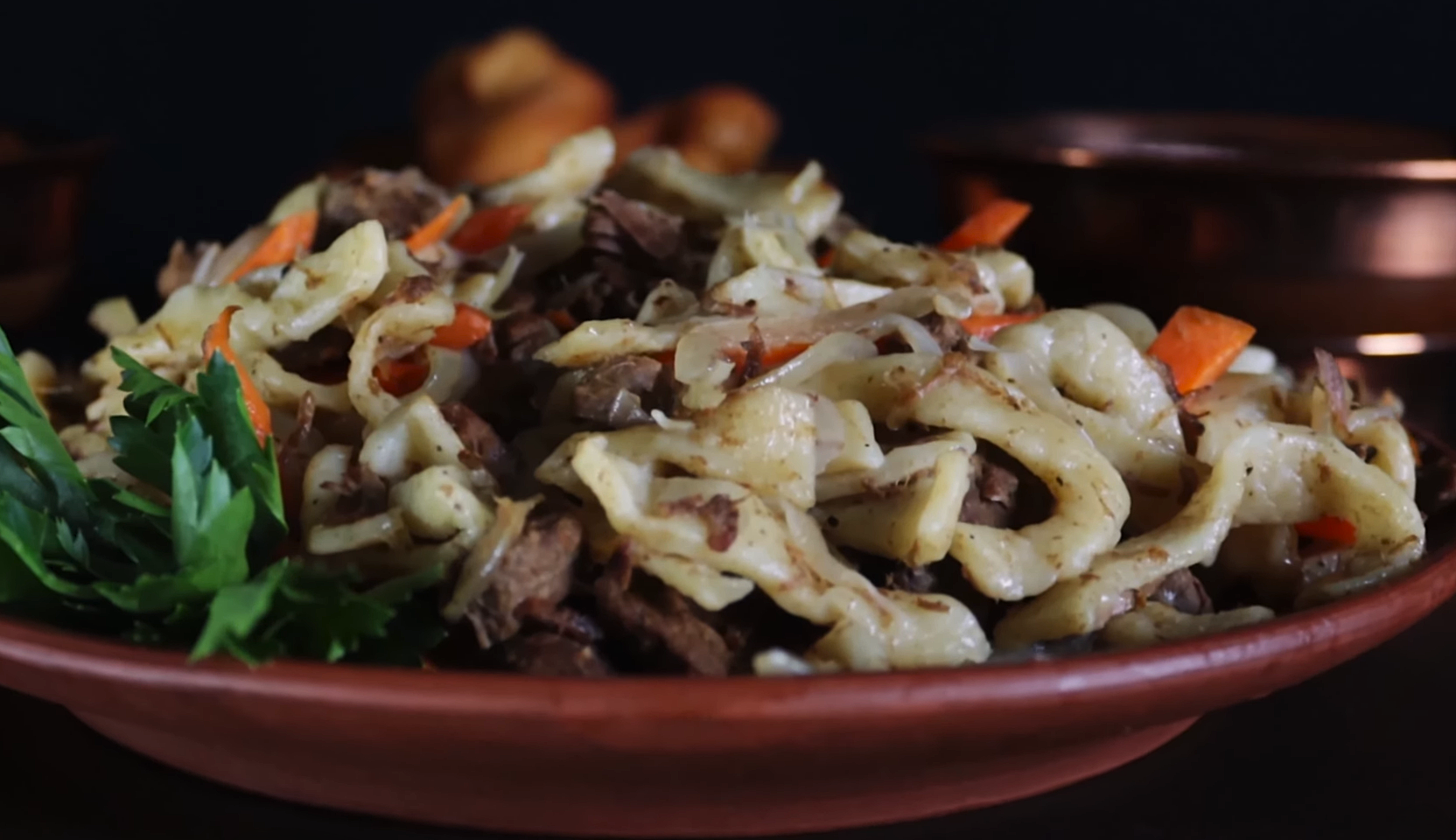 Изображение блюда: Калмыцкая лапша с мясом Хурсн Махн — Eda.Video