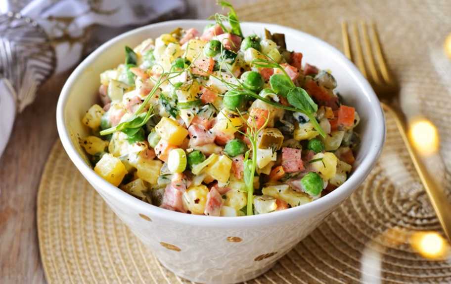 Новый рецепт: Оливье копченое — Eda.Video