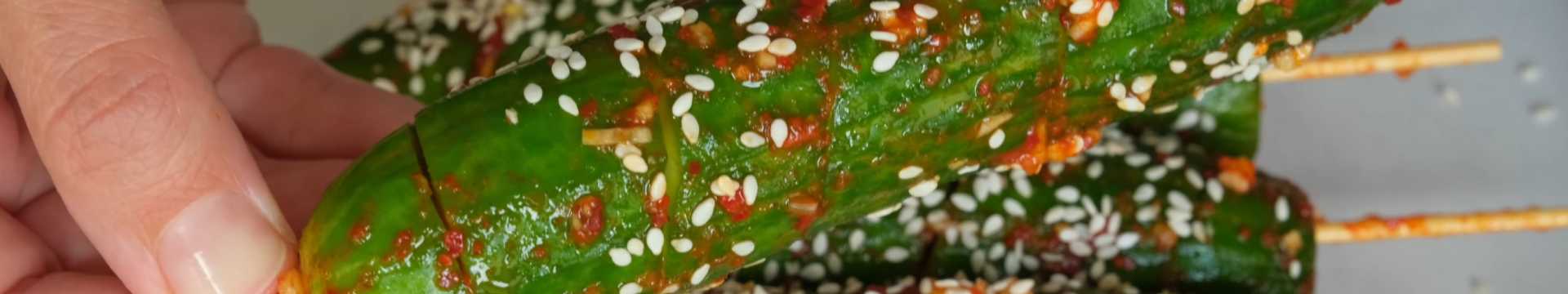 Быстрое кимчи из огурцов на шпажках — Eda.Video