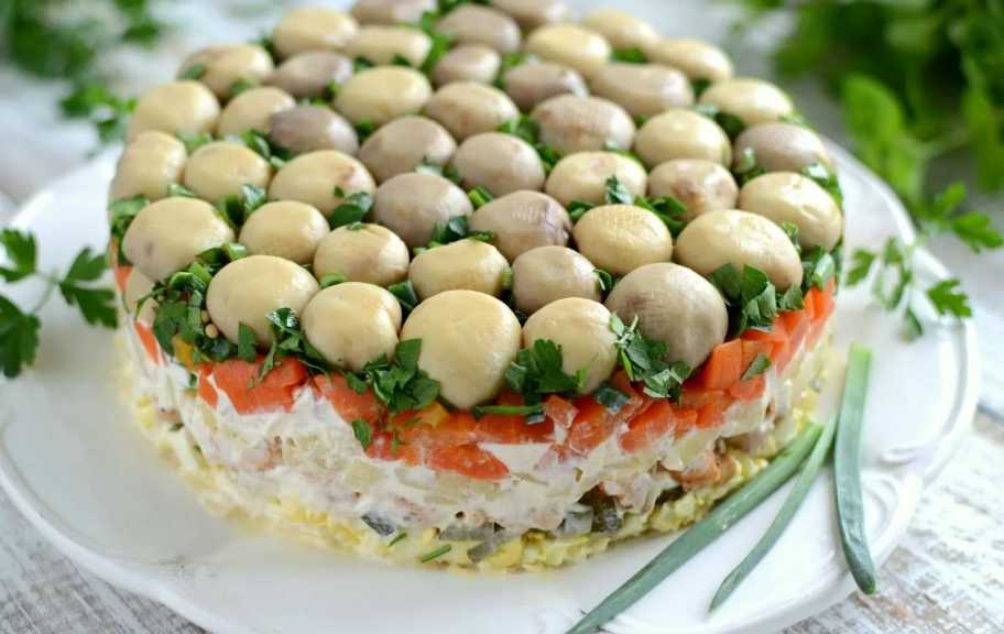 Рецепт: Праздничный салат «Грибная поляна»