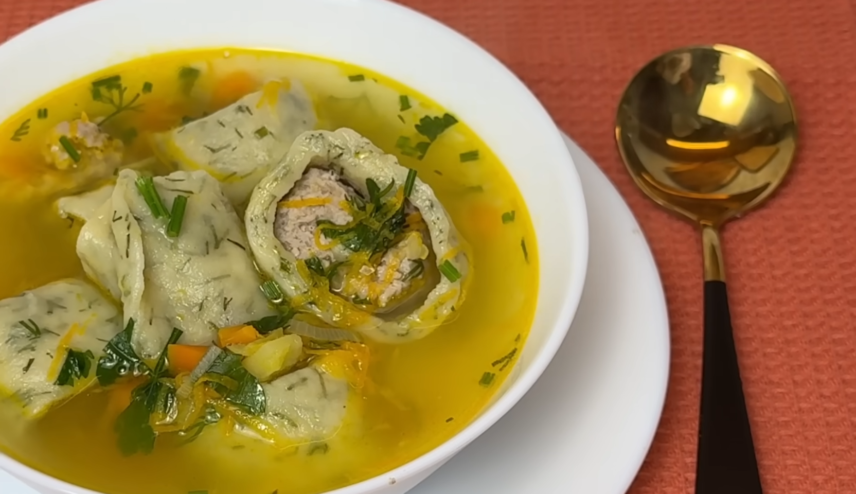 Изображение блюда: Немецкий суп со штрулями — Eda.Video