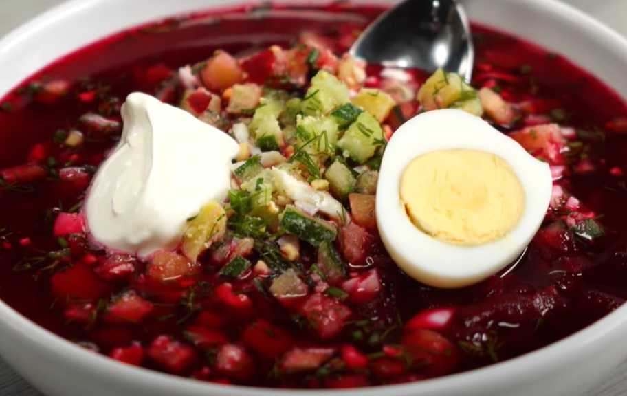 Рецепт: Холодный борщ с маринованной свеклой из банки