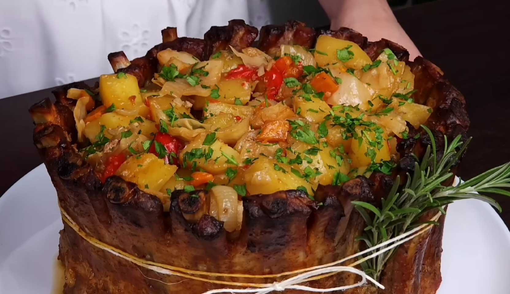 Изображение блюда: Свиные ребра с овощами — Eda.Video