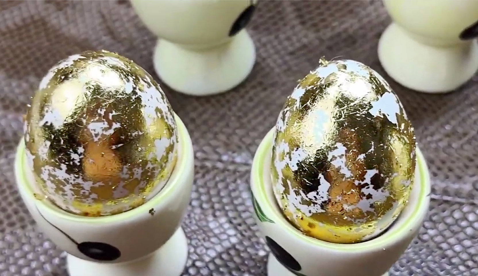 Изображение блюда: Яйца на Пасху с поталью — Eda.Video