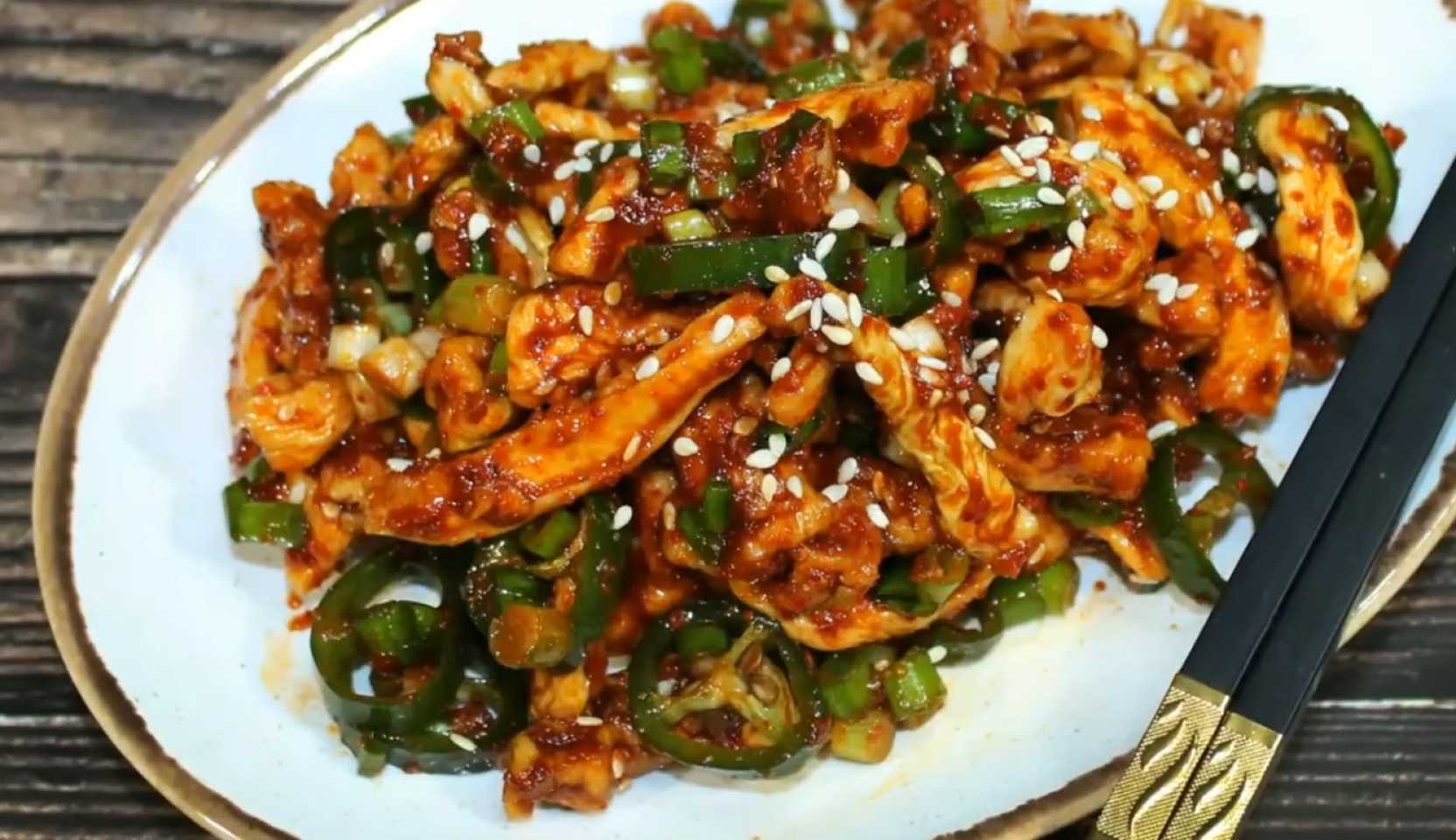 Изображение блюда: Острый корейский салат из сушеной редьки — Eda.Video