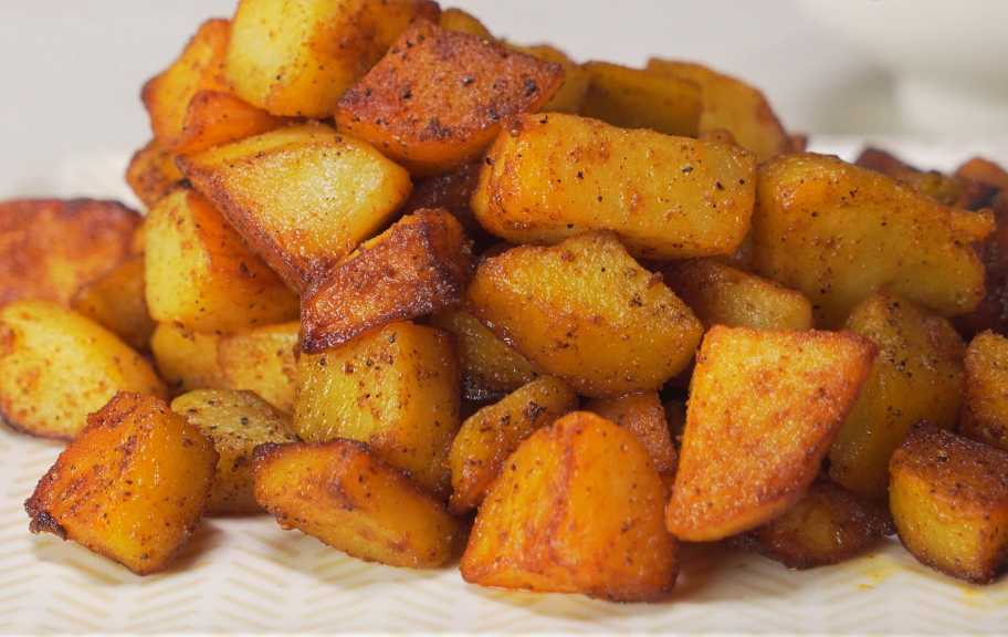 Новый рецепт: Золотистая жареная картошка на сковороде — Eda.Video