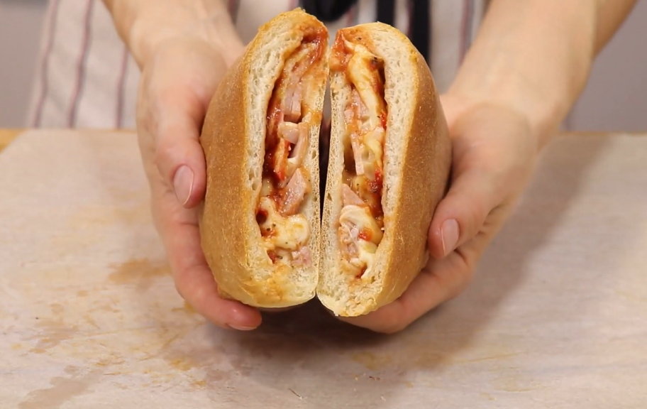 Новый рецепт: Закрытая пицца с курицей и сыром — Eda.Video