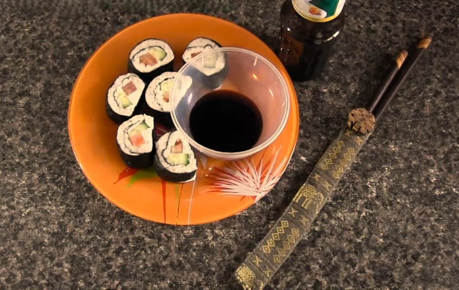 Новый рецепт: Веганские сыроедные роллы с цветной капустой и семечками — Eda.Video