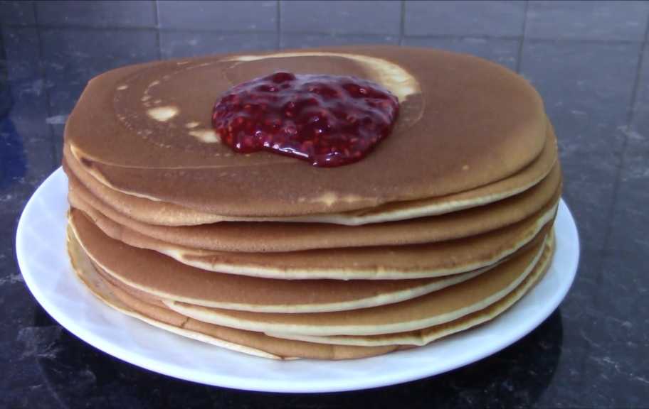 Новый рецепт: Толстые блины на молоке — Eda.Video