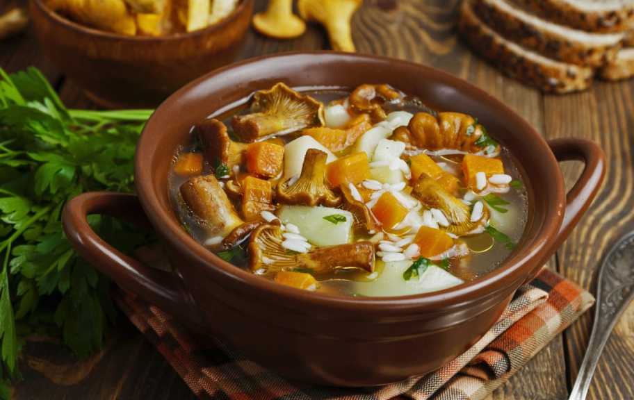 Популярный рецепт — Летний суп с лисичками