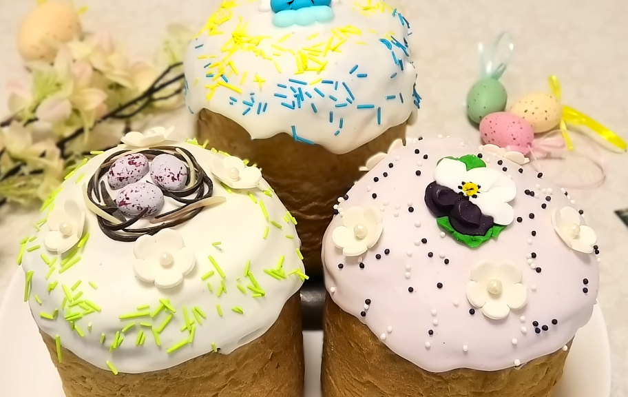 Рецепт: Глянцевая глазурь с белым шоколадом для пасхального кулича