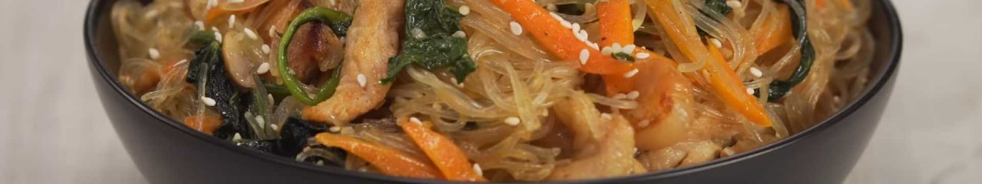 Горячая фунчоза с мясом и овощами — Eda.Video