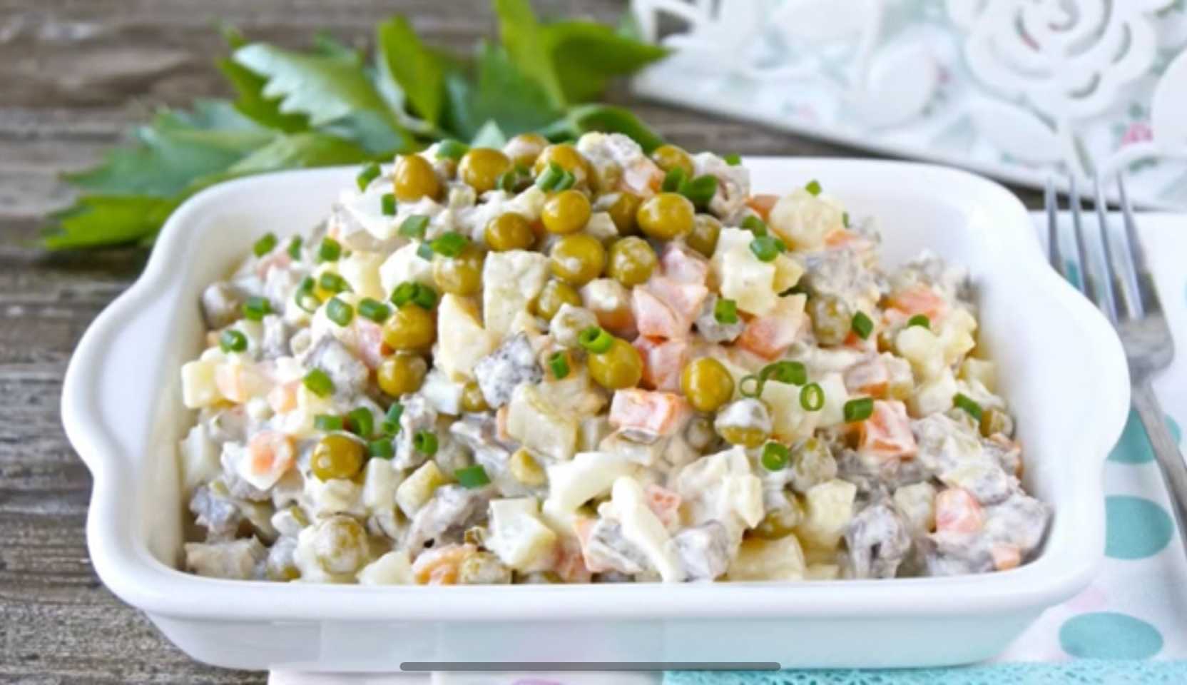 Изображение блюда: Оливье с говядиной — Eda.Video