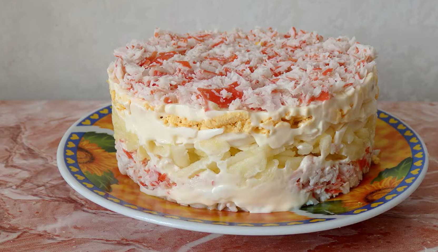 Изображение блюда: Крабовый салат с яблоком — Eda.Video