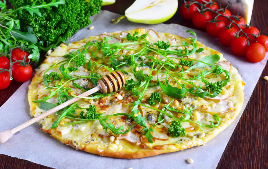 Новый рецепт: Пицца с грушей и горгонзолой — Eda.Video