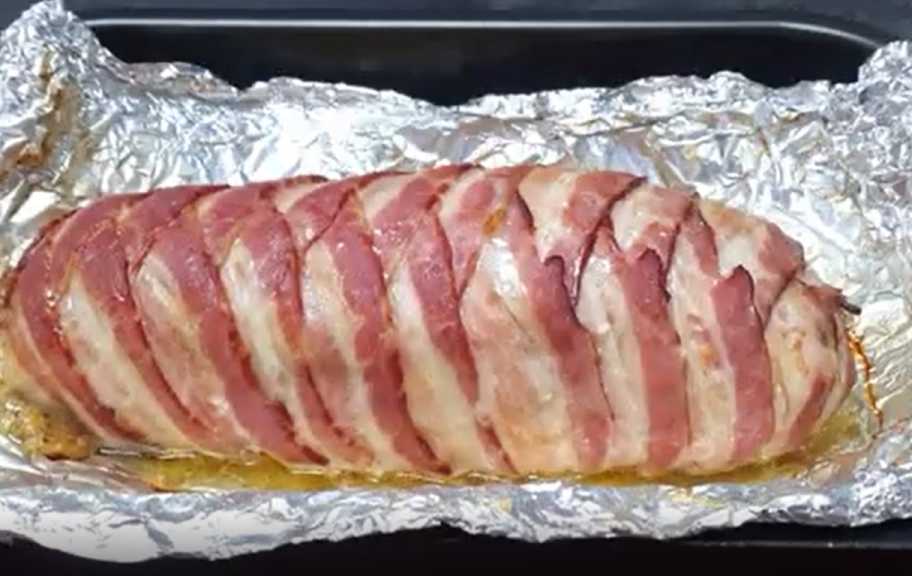 Рецепт: Свиная вырезка с яблоками