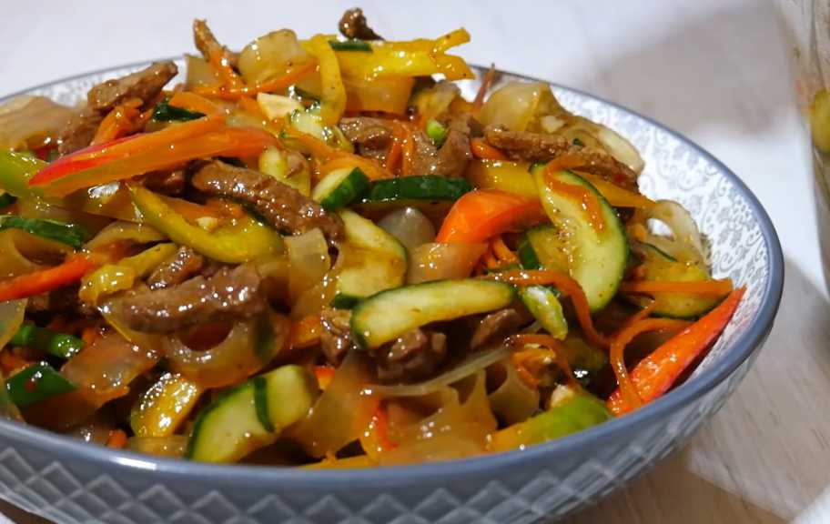 Новый рецепт: Сытный салат с лапшой ашлянфу — Eda.Video