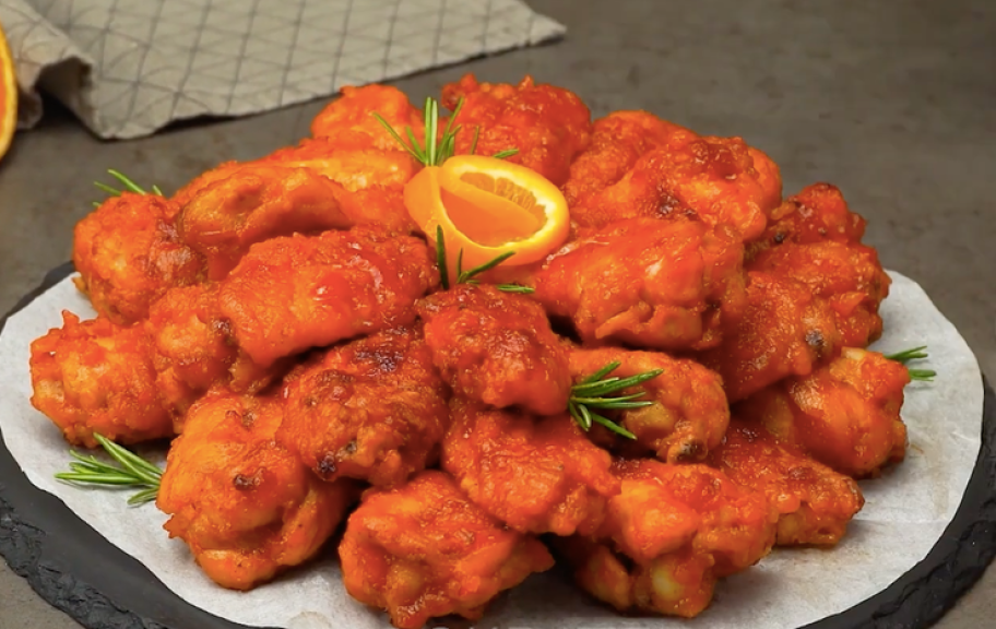 Новый рецепт: Куриные крылышки под томатно-апельсиновым соусом — Eda.Video