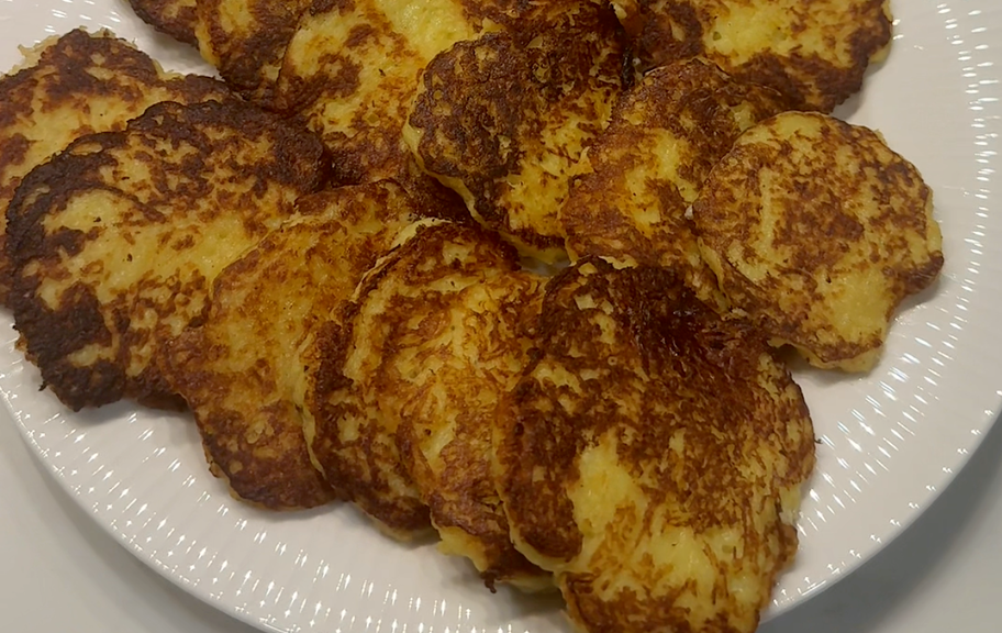 Новый рецепт: Картофельные оладьи со сметаной без муки — Eda.Video