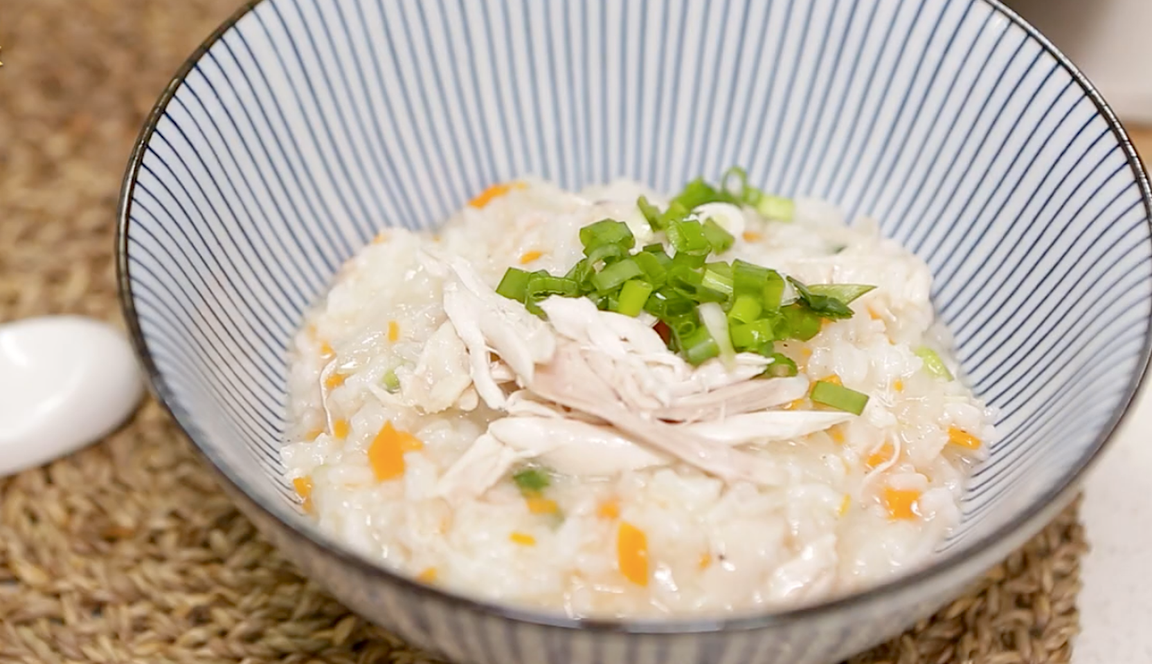 Изображение блюда: Рисовая каша с курицей Дакчук — Eda.Video