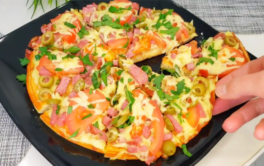 Рецепт: Быстрая пицца на сковороде за 10 минут