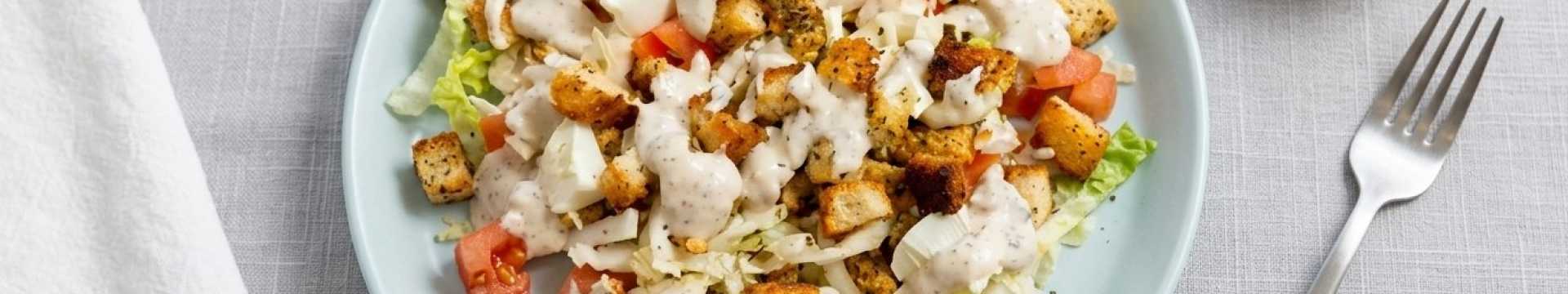 Салат Цезарь с курицей и сыром фета — Eda.Video