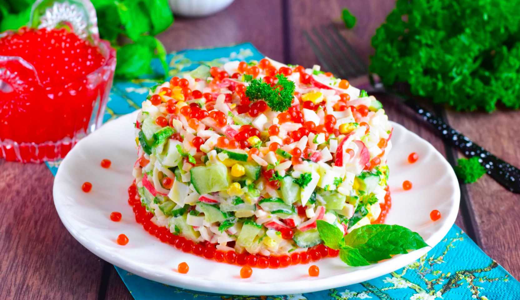 Изображение блюда: Крабовый салат с икрой — Eda.Video