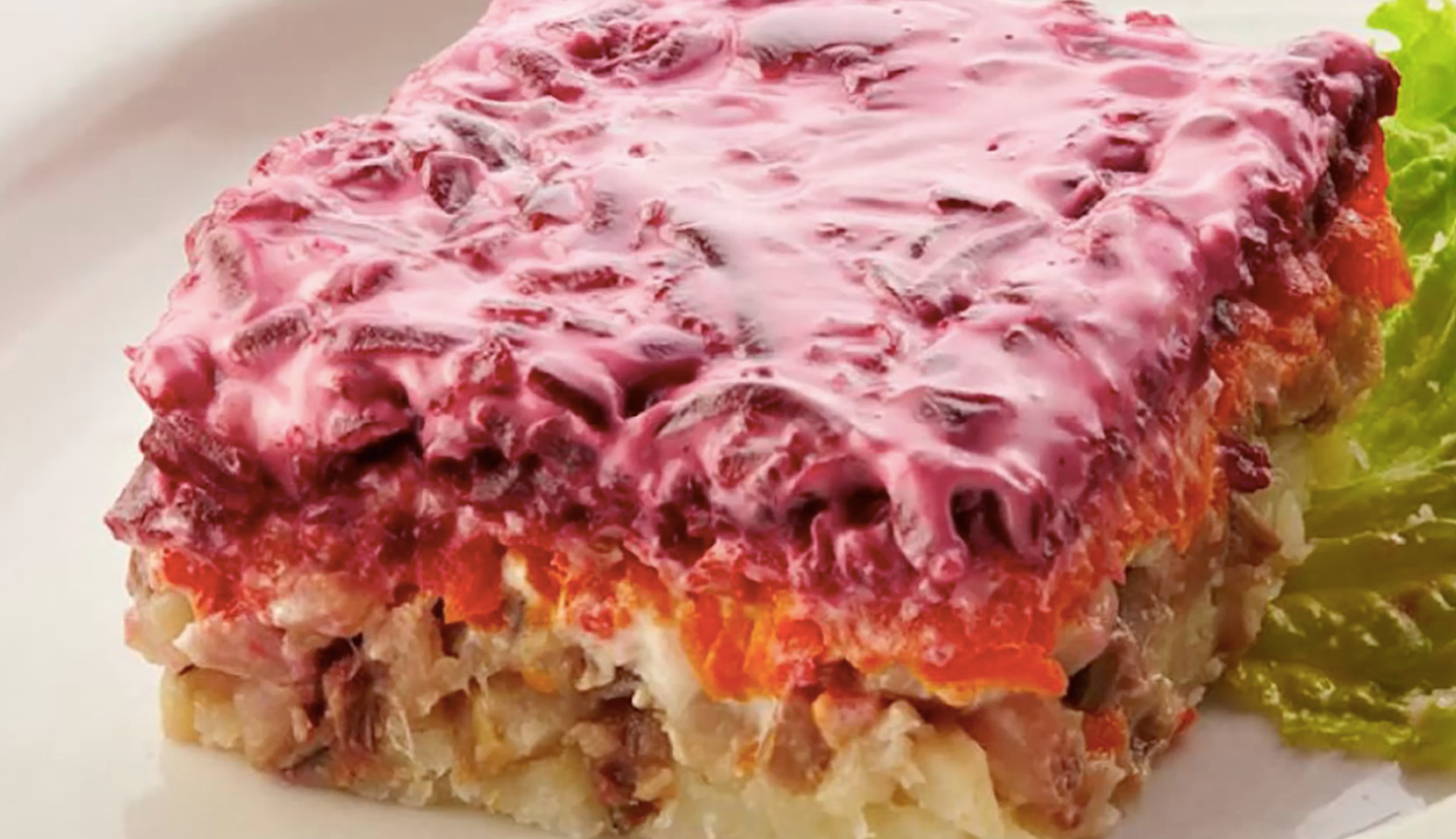 Изображение блюда: Селедка под шубой с яблоком — Eda.Video