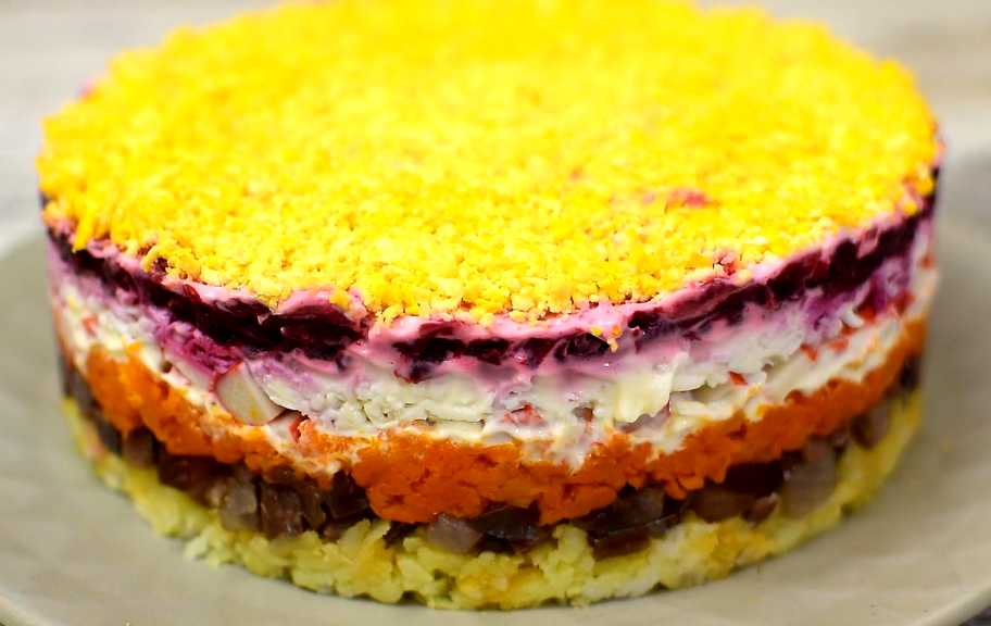 Новый рецепт: Селедка под шубой с крабовыми палочками — Eda.Video