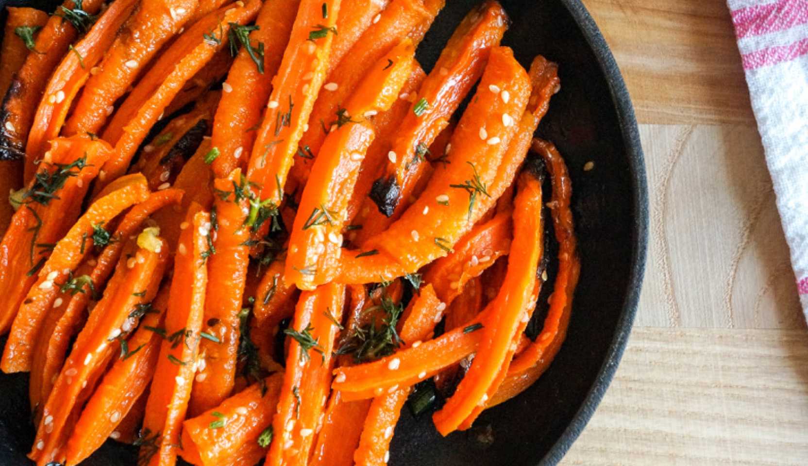 Печеная морковь. Печеная морковка. Морковка в духовке. Запеченная морковь в духовке. Гарнир из моркови.