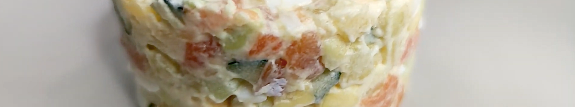 Оливье с красной рыбой и авокадо — Eda.Video