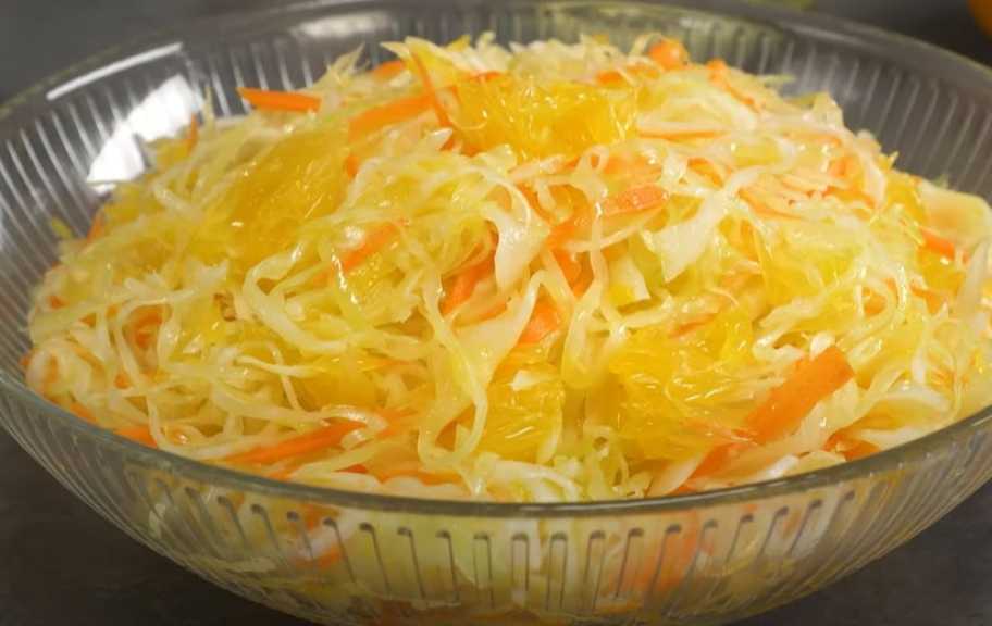 Рецепт: Шведский салат из капусты с апельсинами