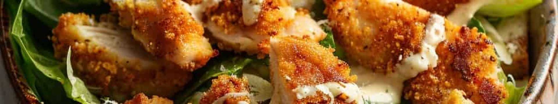 Салат Цезарь с курицей с пармезаном — Eda.Video