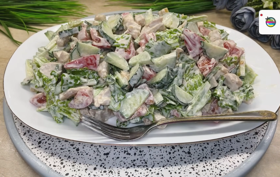 Новый рецепт: Салат Цезарь с огурцами — Eda.Video