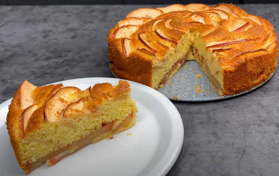 Новый рецепт: Шарлотка с яблоками и корицей — Eda.Video