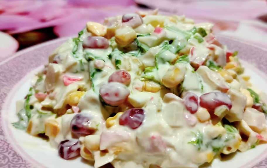 Новый рецепт: Крабовый салат с гранатом — Eda.Video