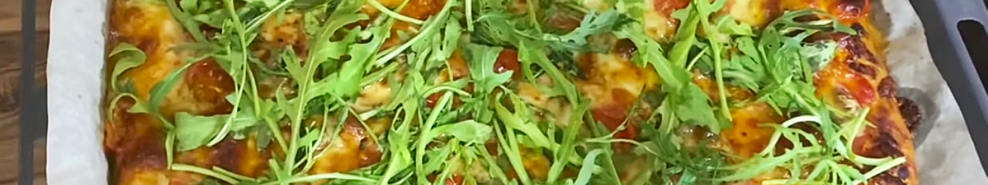 Пицца на дрожжевом тесте с колбасой и сыром — Eda.Video