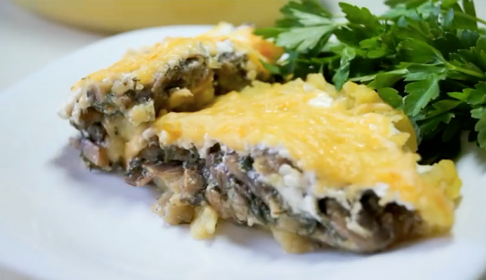Изображение блюда: Запеканка из картофельного пюре с грибами — Eda.Video