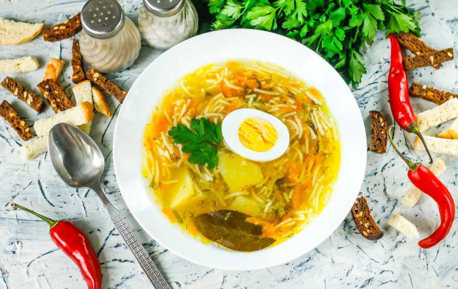 Популярный рецепт для начинающих: Армянский суп с вермишелью и яйцом — Eda.Video